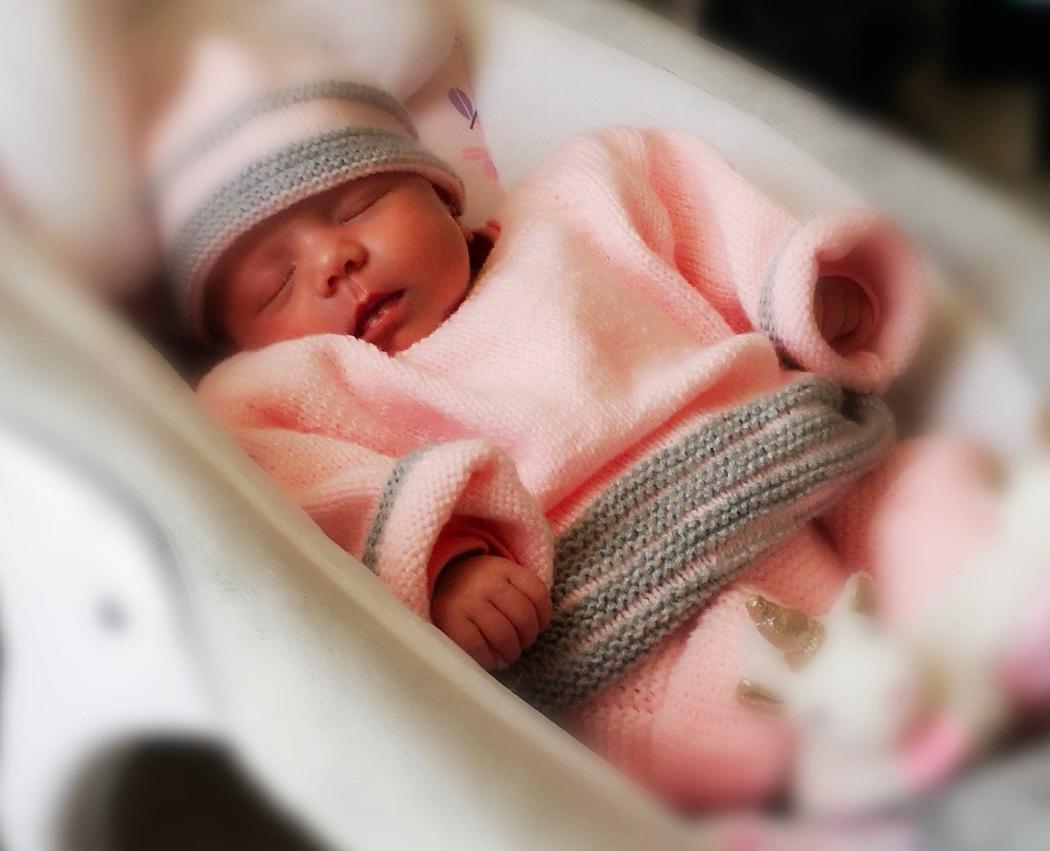 Yélèna a rejoint le concours — aidez-le/la à gagner de superbes lots ! baby, baby_products, baby_safety, baby_sleeping, beauty, bedtime, birth, cheek, child, childbirth, eye, hand, headwear, nap, nose, person, pink, product, skin, sleep