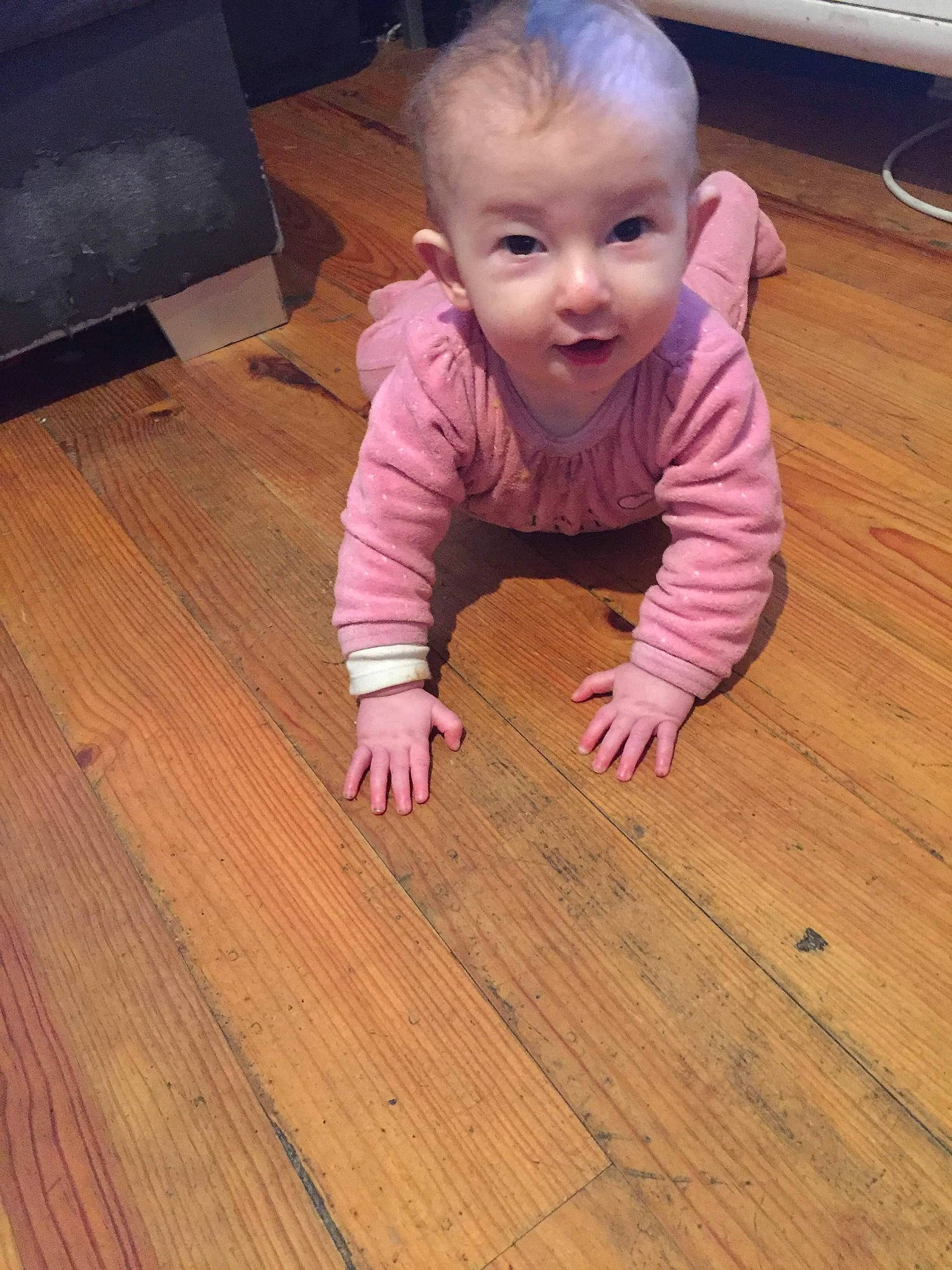 Aurelya a rejoint le concours — aidez-le/la à gagner de superbes lots ! baby, cheek, child, crawling, face, finger, floor, flooring, hardwood, head, laminate_flooring, nose, person, play, sitting, skin, smile, toddler, wood, wood_flooring