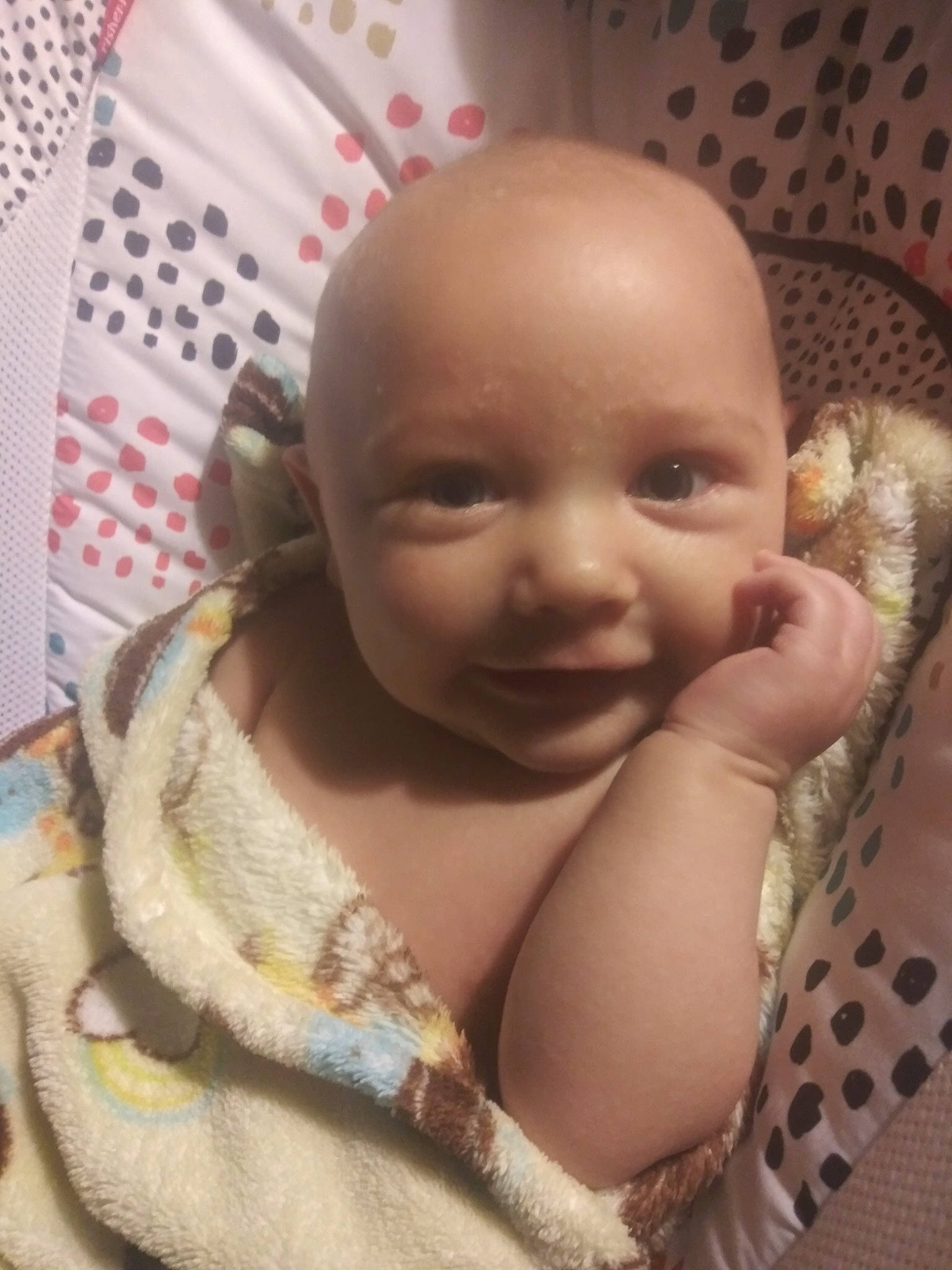 Roan is registered to the contest to win money with this photo: baby, cheek, child, eye, face, head, lip, mouth, nose, person, skin, smile, toddler