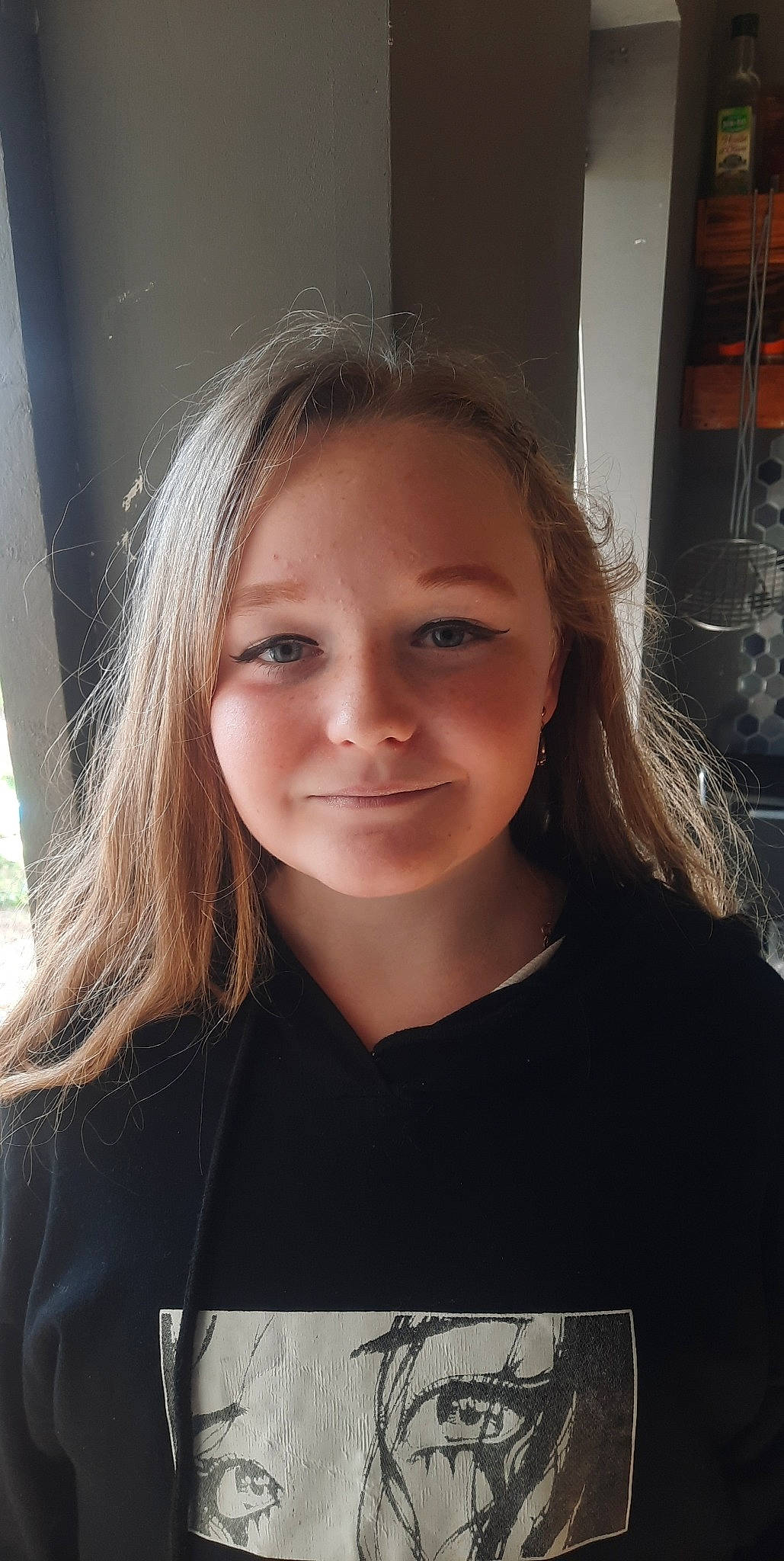 Shanna participe au concours pour gagner de l'argent avec cette photo : beauty, blond, brown_hair, cheek, child, chin, eye, eyebrow, eyelash, flash_photography, forehead, fun, hairstyle, happy, iris, joy, lip, long_hair, nose, person