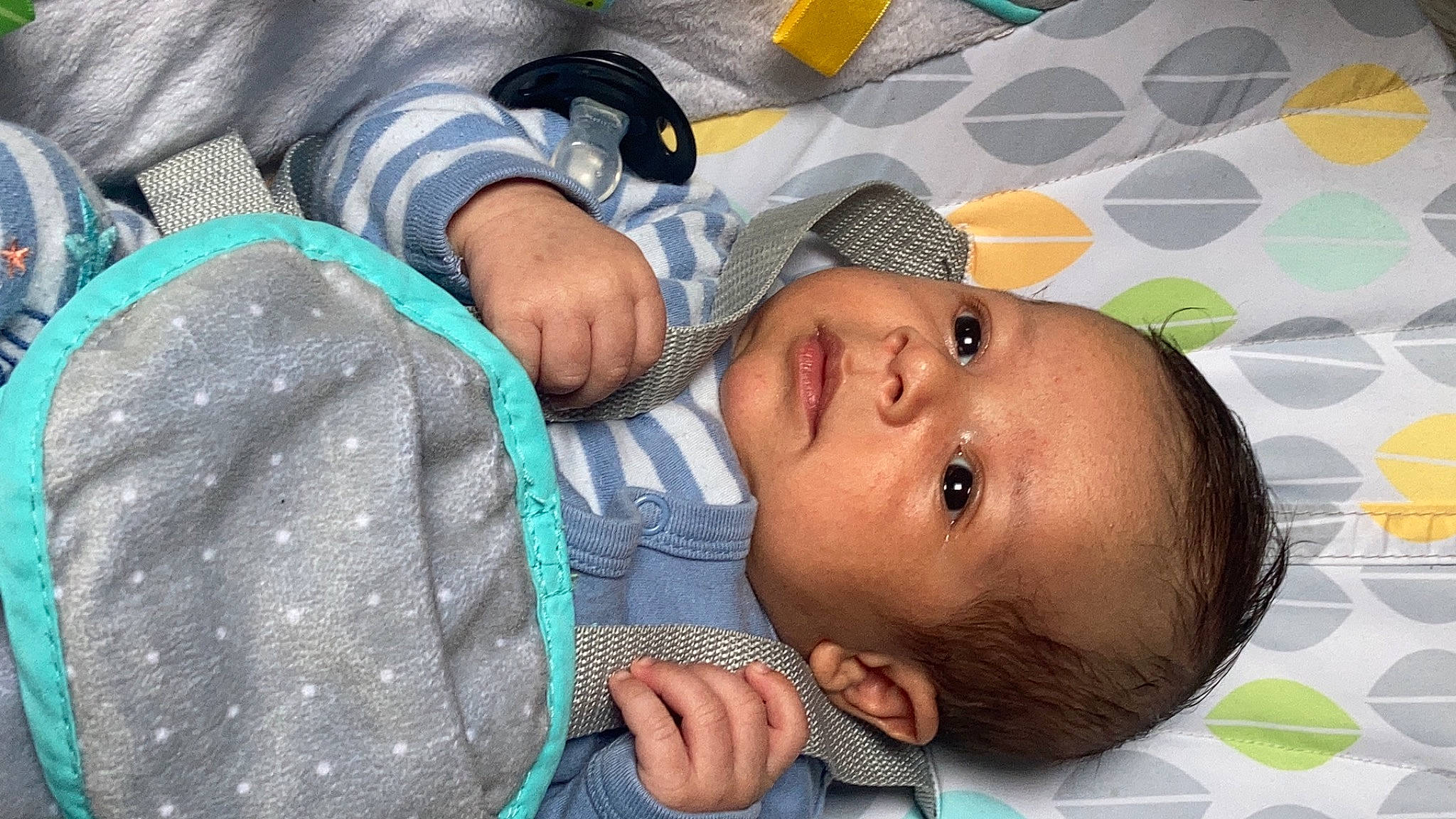 Hayden a rejoint le concours — aidez-le/la à gagner de superbes lots ! baby, baby_products, baby_toddler_clothing, bedtime, cheek, child, comfort, fun, happy, leisure, linens, mouth, nap, pattern, person, room, skin, sleep, toddler