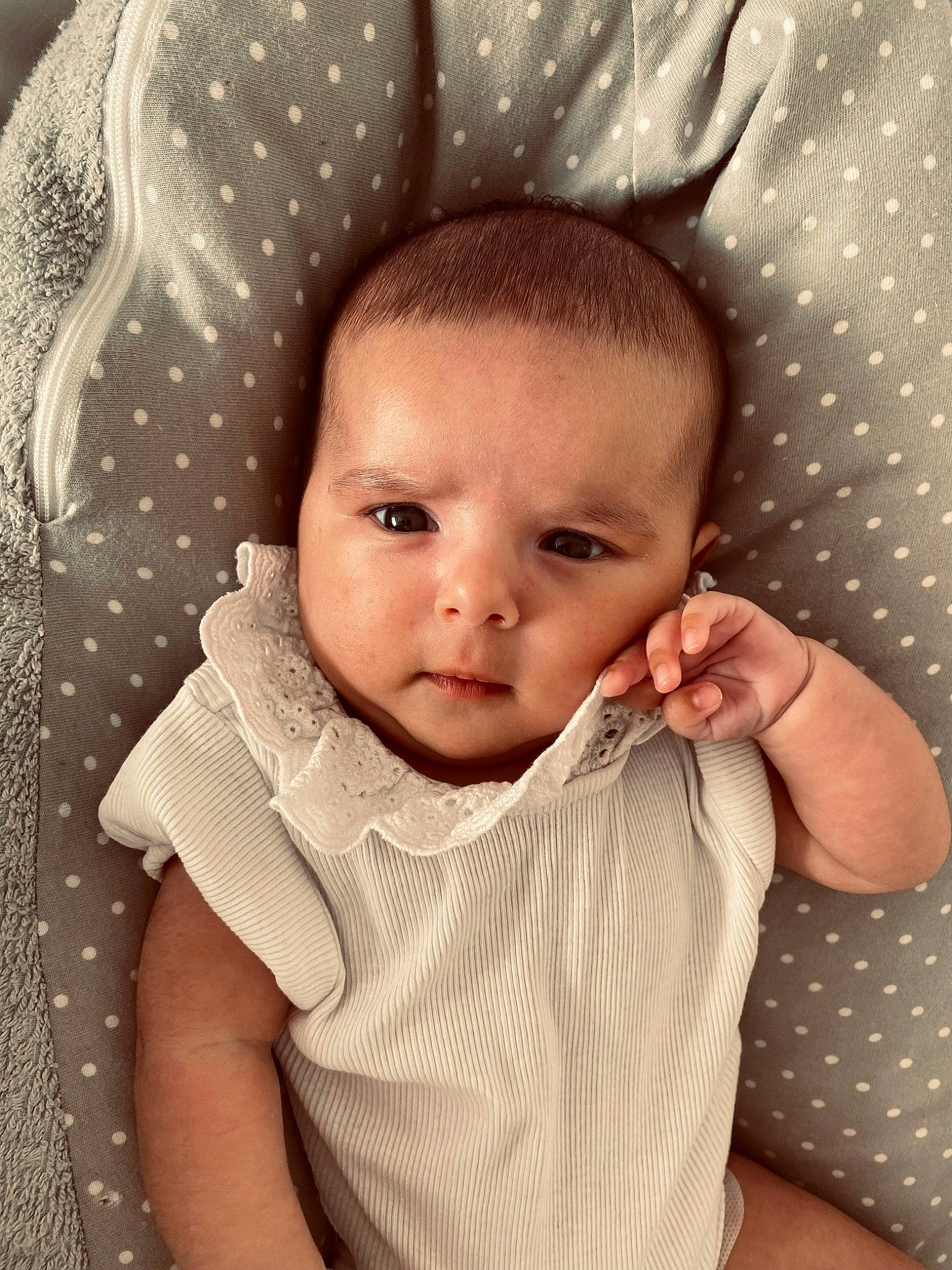 Iris a rejoint le concours — aidez-le/la à gagner de superbes lots ! baby, baby_products, baby_toddler_clothing, cheek, child, collar, comfort, eyelash, happy, iris, linens, lip, neck, nose, pattern, person, portrait_photography, product, skin, sleeve