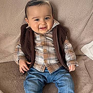 élio participe au concours pour gagner de l'argent avec cette photo : baby, casual, child, clothing, couch, cozy, cute, denim_jeans, face, happy, indoor, person, plaid_shirt, portrait, sitting, smiling, soft_texture, vest, warm_colors, young_child