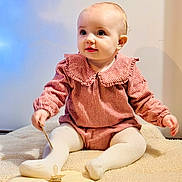 Livy participe au concours pour gagner de l'argent avec cette photo : baby, child, toddler, infant, sitting, red_checkered_clothing, white_tights, pacifier, blanket, soft_lighting, curious, indoors, cute, portrait, young_child, cozy, floor, toy, smiling, hands