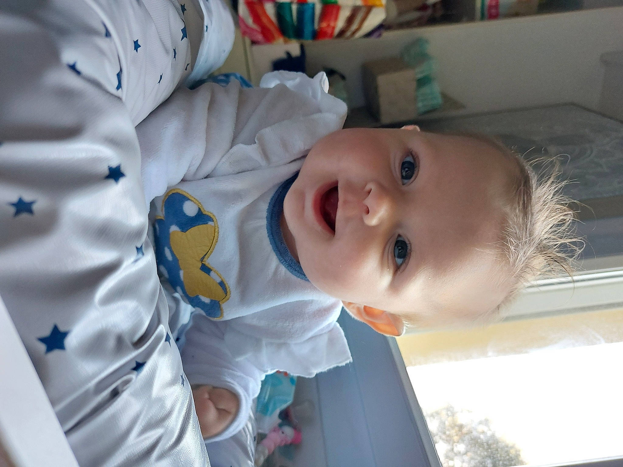 Noémie participe au concours pour gagner de l'argent avec cette photo : baby, baby_products, baby_toddler_clothing, cheek, child, comfort, electric_blue, eye, face, fun, happy, head, mouth, nose, person, product, skin, smile, toddler, tree