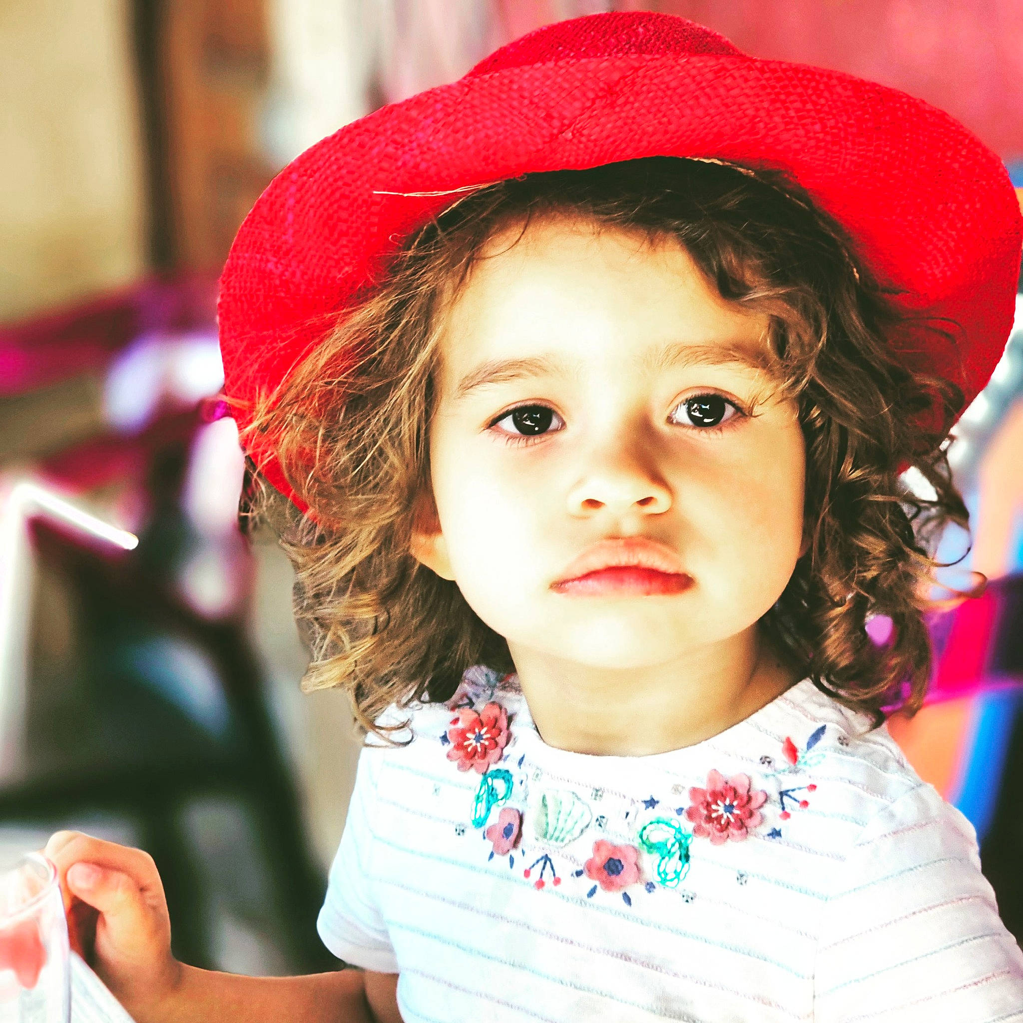 Lou participe au concours pour gagner de l'argent avec cette photo : cheek, chin, eye, eyebrow, eyelash, face, facial_expression, hair, hairstyle, happy, hat, head, iris, lip, neck, nose, person, photograph, skin, smile