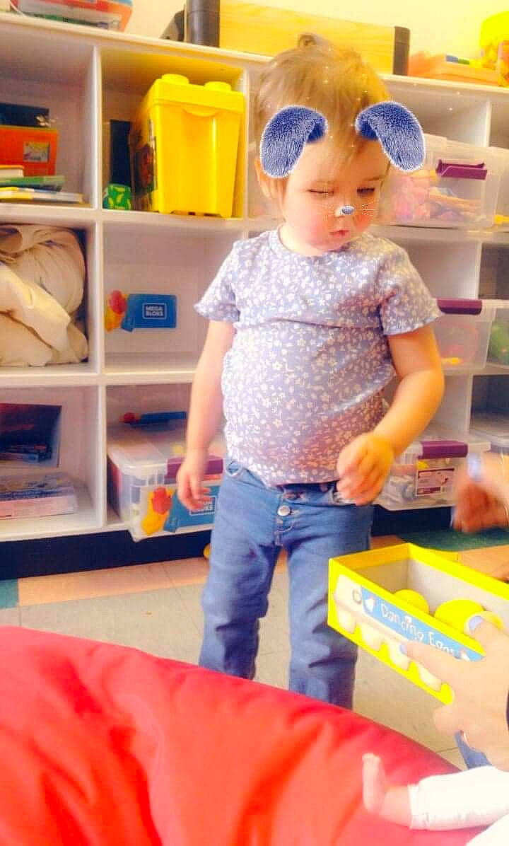 Abby-gaelle a rejoint le concours — aidez-le/la à gagner de superbes lots ! beauty, blue, child, electric_blue, fun, leisure, orange, person, pink, play, product, retail, shelf, shelving, shoe, snapshot, t_shirt, textile, toddler, toy