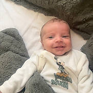 Kayden participe au concours pour gagner de l'argent avec cette photo : baby, infant, smiling, blanket, bedding, cozy_blanket, onesie, mickey_mouse, face, head, newborn, portrait, lying_down, arm, cute, soft_texture, indoor, mattress, sleepwear, happy