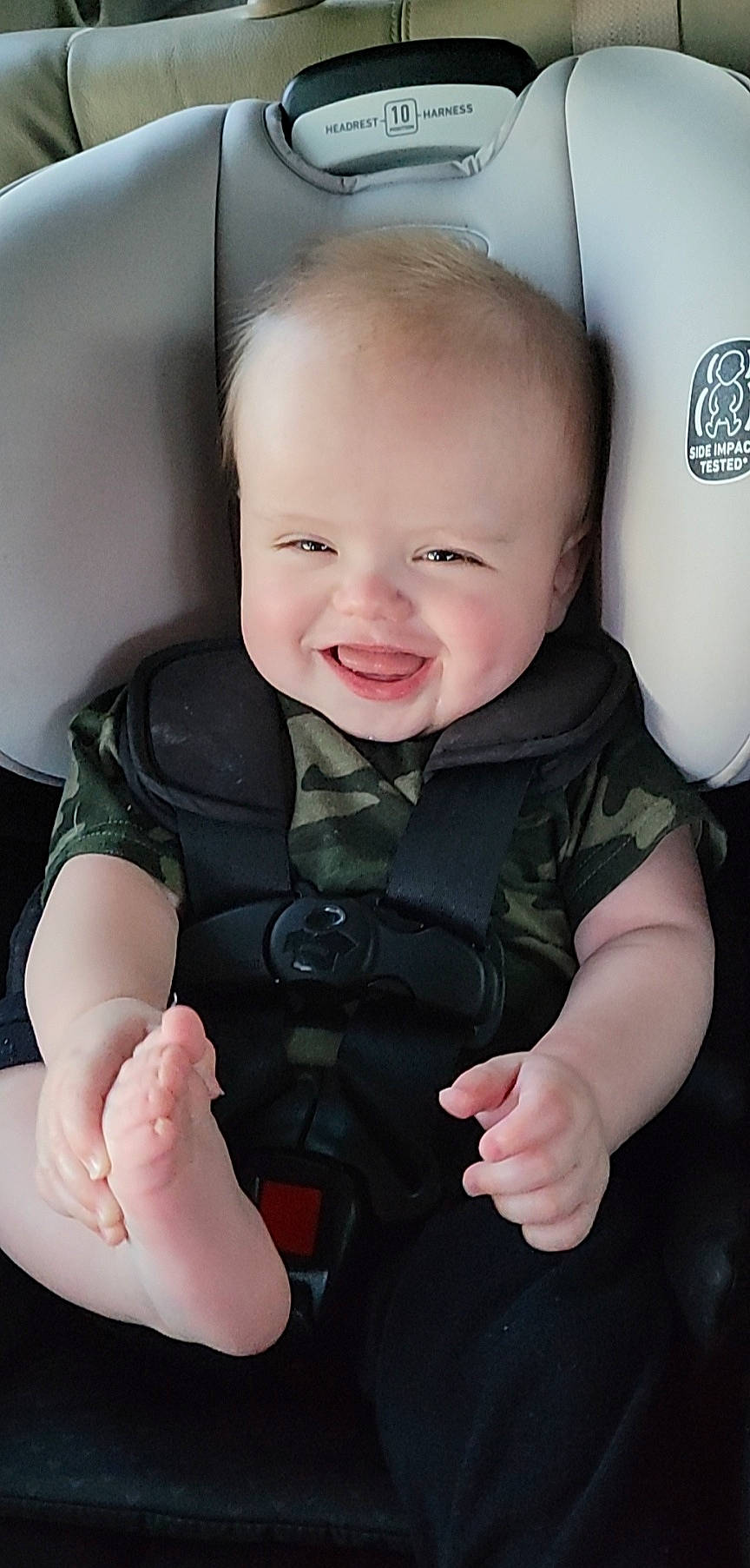 Austin is registered to the contest to win money with this photo: baby, baby_in_car_seat, baby_toddler_clothing, cheek, comfort, cool, face, finger, flash_photography, gesture, hand, happy, mouth, nose, person, seat_belt, skin, sleeve, smile, thumb