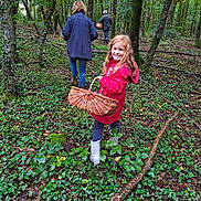 Lola participe au concours pour gagner de l'argent avec cette photo : child, face, female, girl, grove, head, herbal, herbs, land, leaf, nature, outdoors, person, photography, plant, portrait, soil, tree, vegetation, woodland