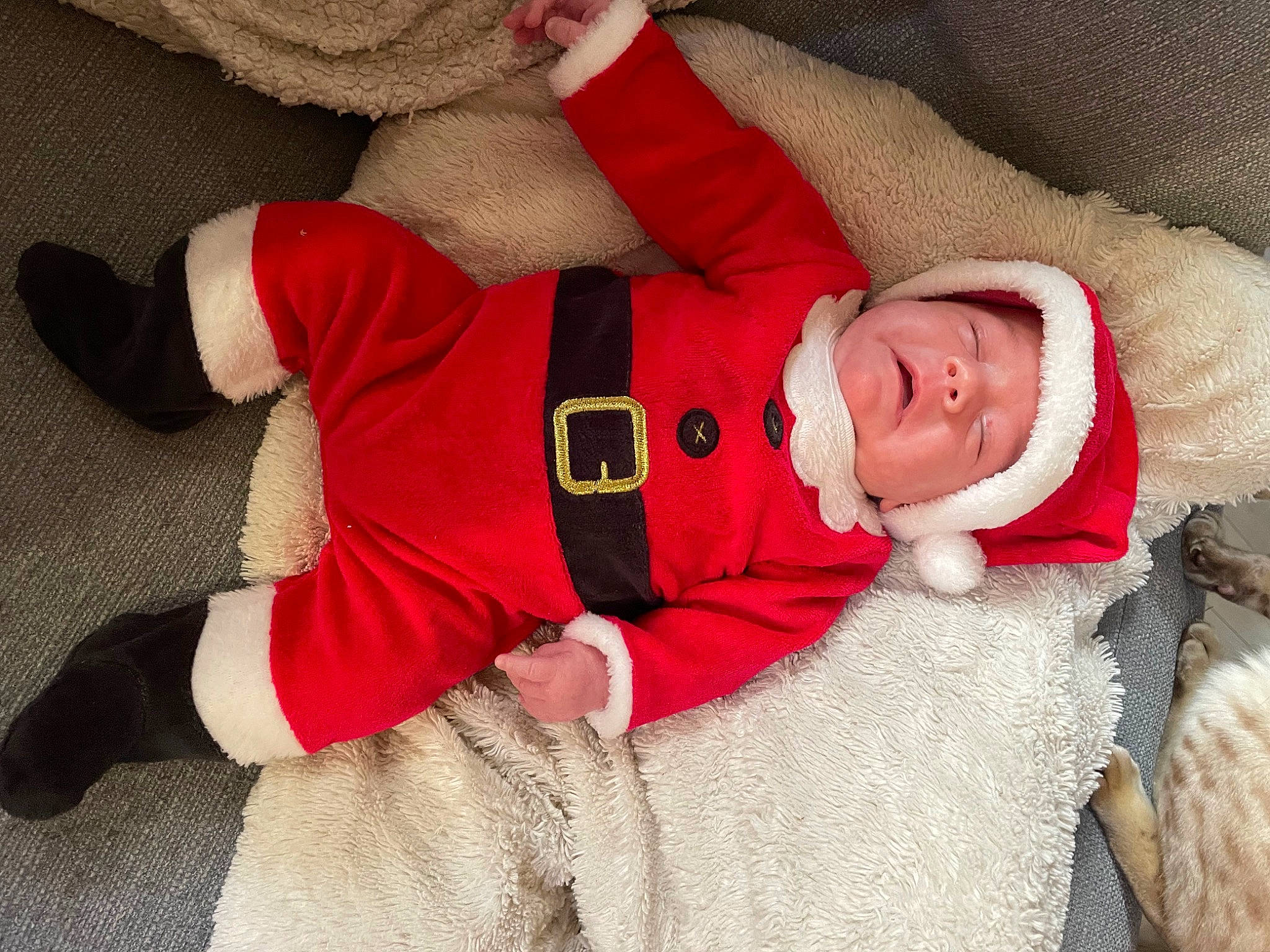 Nathan participe au concours pour gagner de l'argent avec cette photo : baby, baby_sleeping, baby_toddler_clothing, carmine, child, comfort, finger, hat, headgear, human_body, human_leg, knee, lap, pattern, person, red, sleeve, sock, thigh, toddler