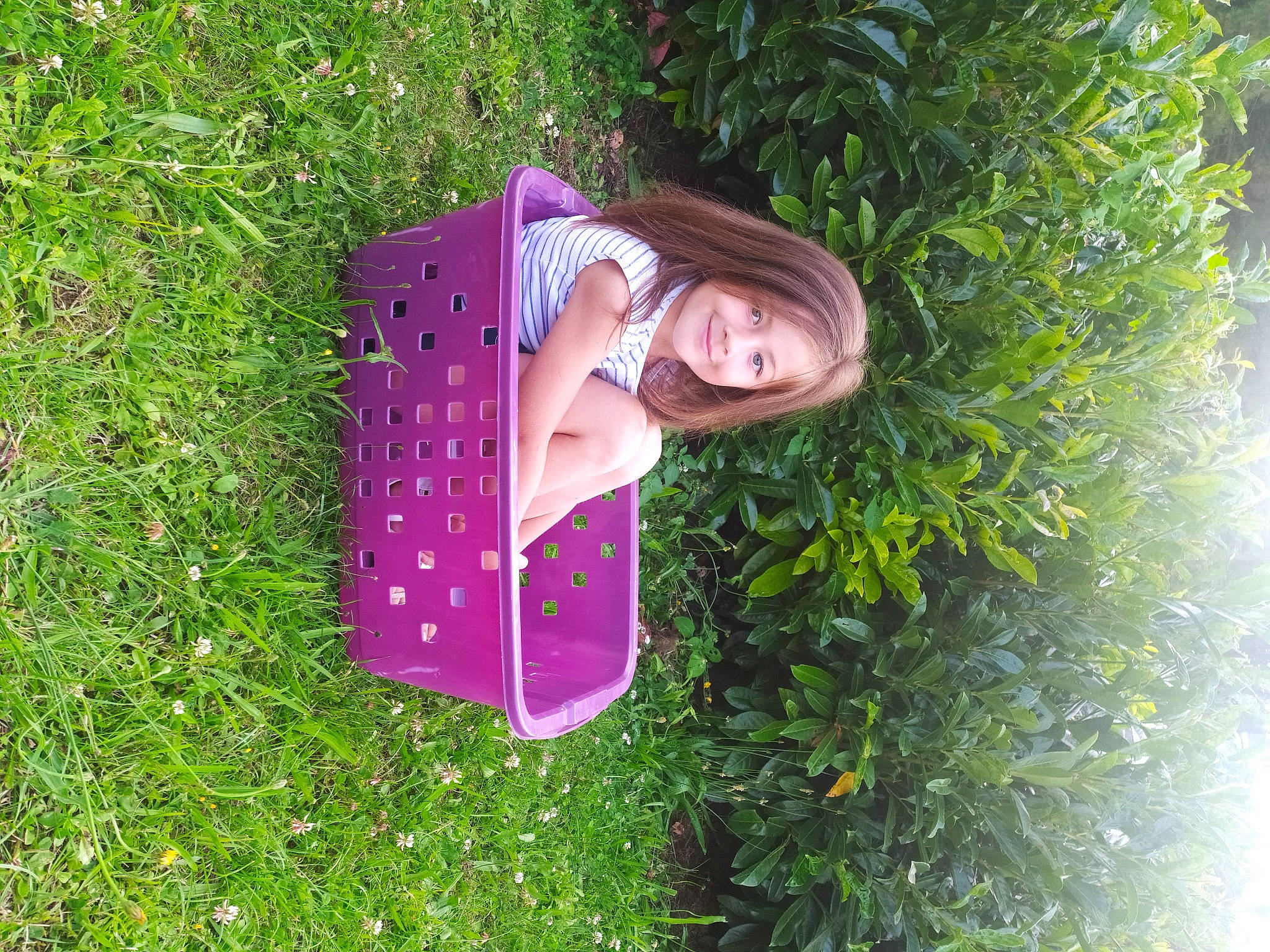 Lyana a rejoint le concours — aidez-le/la à gagner de superbes lots ! botany, child, flower, fun, garden, grass, grass_family, grassland, happy, joy, leisure, magenta, pattern, people_in_nature, person, pink, plant, purple, shrub, smile