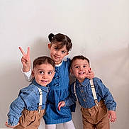 Devrim a rejoint le concours — aidez-le/la à gagner de superbes lots ! boy, brown_trousers, child, children, denim_dress, denim_shirt, family, girl, hugging, indoor, peace_sign, plain_wall, playful, portrait, siblings, smile, suspenders, tiled_floor, toddler, white_tights