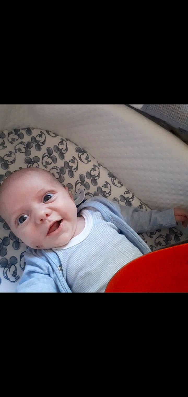 Luke a rejoint le concours — aidez-le/la à gagner de superbes lots ! baby, baby_toddler_clothing, car_seat, cheek, child, comfort, family_car, flash_photography, happy, linens, pattern, person, personal_luxury_car, portrait_photography, sitting, sleeve, smile, t_shirt, tints_and_shades, toddler