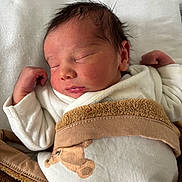 élio participe au concours pour gagner de l'argent avec cette photo : newborn, baby, sleeping, blanket, soft, infant, peaceful, closeup, wrapped, cute, face, clothing, child, rest, bed, skin, human, portrait, comfort, indoors