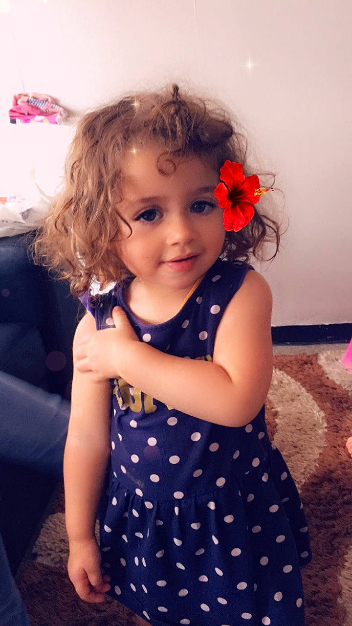 Ilyana a rejoint le concours — aidez-le/la à gagner de superbes lots ! beauty, brown_hair, cheek, child, child_model, design, dress, ear, face, hair, hair_accessory, pattern, person, polka_dot, skin, smile, toddler