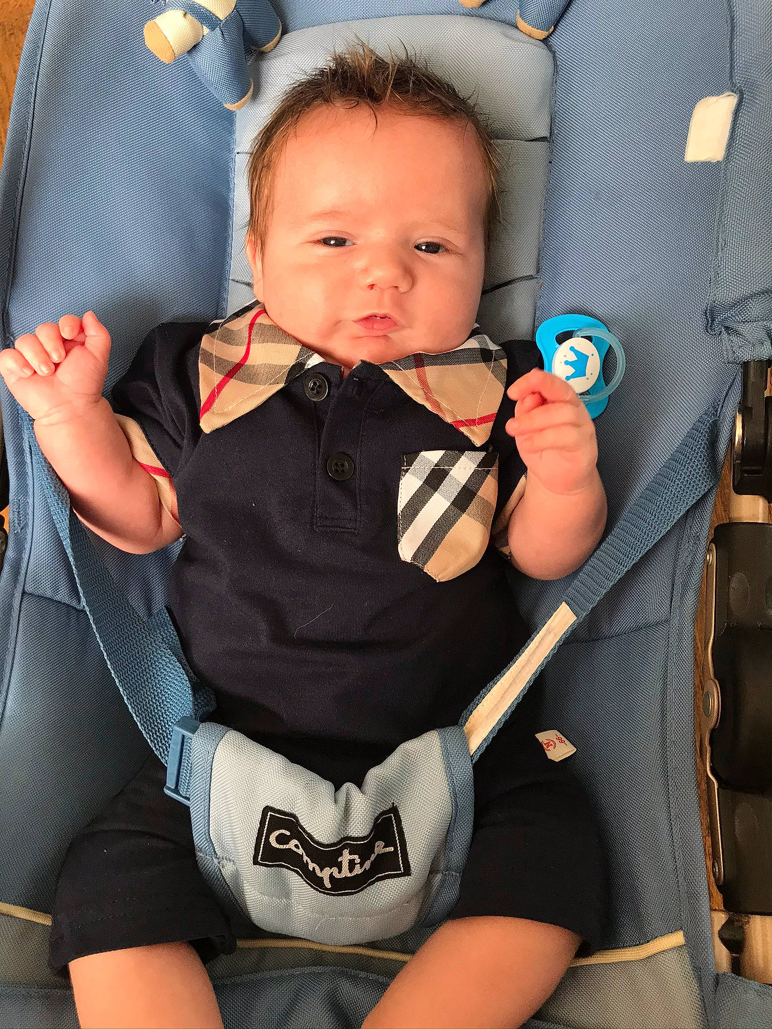 Santiago a rejoint le concours — aidez-le/la à gagner de superbes lots ! auto_part, baby, baby_carriage, baby_in_car_seat, baby_products, car_seat, child, person, product, seat_belt, toddler