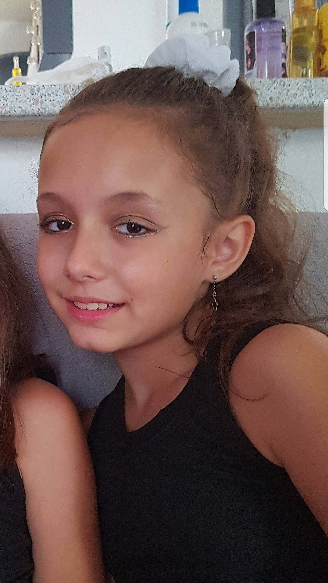 Falone a rejoint le concours — aidez-le/la à gagner de superbes lots ! black_hair, cheek, chin, ear, eye, eyebrow, eyelash, fashion, flash_photography, fun, happy, iris, jaw, joy, lip, long_hair, neck, person, shoulder, skin