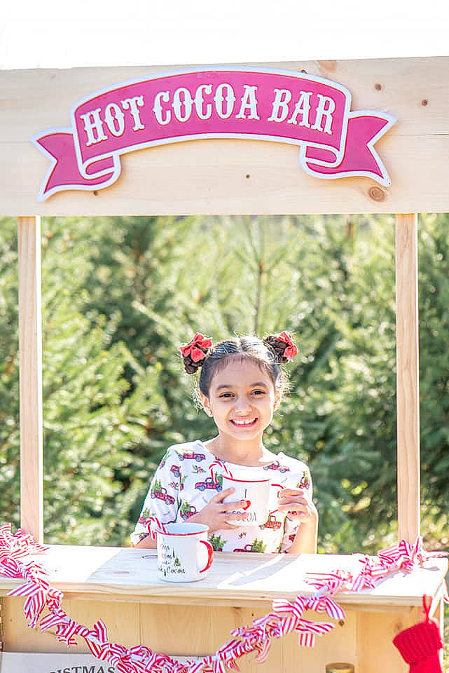 Rosa is registered to the contest to win money with this photo: costume, ear, fashion_accessory, fruit, hair_accessory, happy, headpiece, joy, person, pink, tradition, vintage_clothing