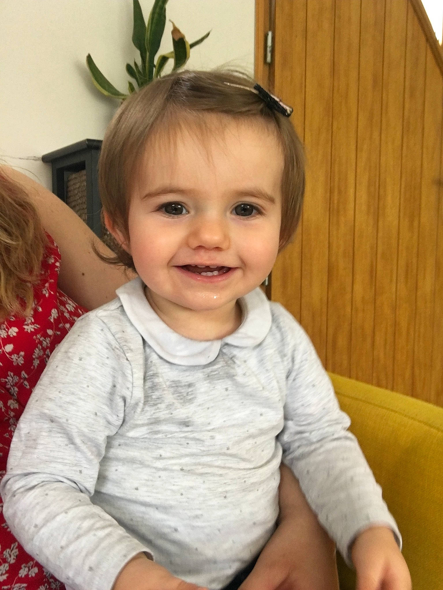 Tess participe au concours pour gagner de l'argent avec cette photo : baby, cheek, child, child_model, face, joy, person, sitting, skin, smile, standing, toddler