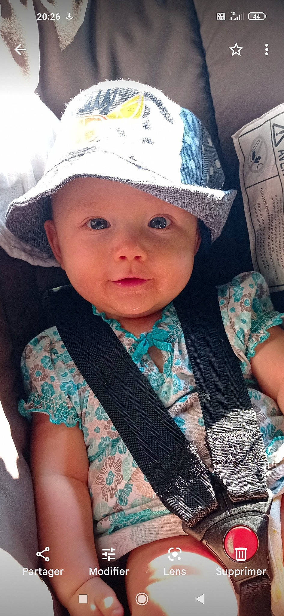 Sinaÿ a rejoint le concours — aidez-le/la à gagner de superbes lots ! baby, baby_toddler_clothing, beauty, blue, cap, child, cool, fun, happy, hat, headgear, headwear, iris, jewellery, lip, person, product, skin, smile, summer