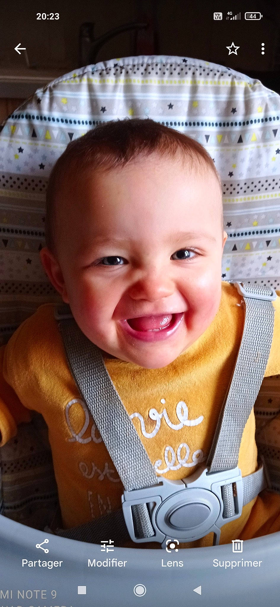 Sinaÿ participe au concours pour gagner de l'argent avec cette photo : baby, baby_toddler_clothing, cheek, chin, ear, eye, eyebrow, eyelash, forehead, head, human_body, jaw, joy, lip, mouth, nose, organ, person, product, skin