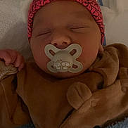 Lyam participe au concours pour gagner de l'argent avec cette photo : baby, newborn, infant, pacifier, sleeping, hat, pink_hat, blanket, blue_blanket, onesie, brown_clothing, face, cheeks, closed_eyes, hand, cozy, portrait, crib, soft_texture, cute