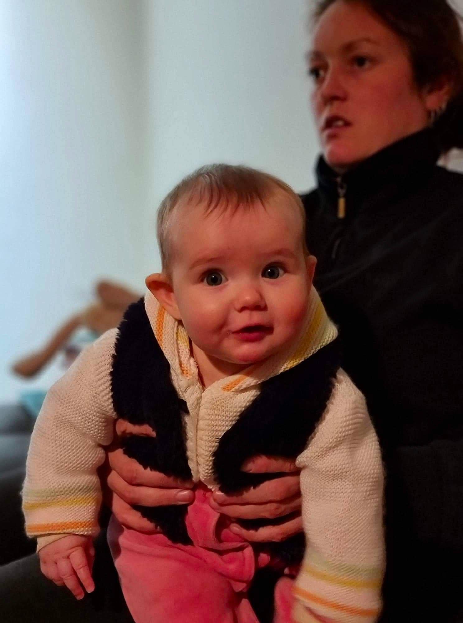 Bleuenn participe au concours pour gagner de l'argent avec cette photo : baby, baby_toddler_clothing, cheek, child, comfort, event, face, family, fun, fur, gesture, happy, iris, outerwear, person, portrait_photography, sitting, skin, sleeve, toddler