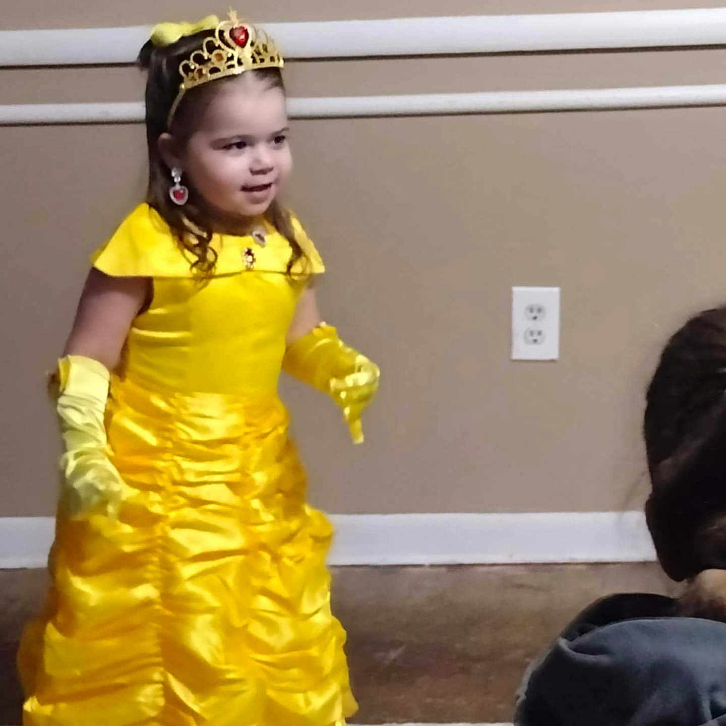 Charlotte is registered to the contest to win money with this photo: accessories, child, clothing, costume, crown, dancing, dress, face, female, formalwear, girl, head, jewelry, lady, leisureactivities, person, photography, portrait, sleeve, student