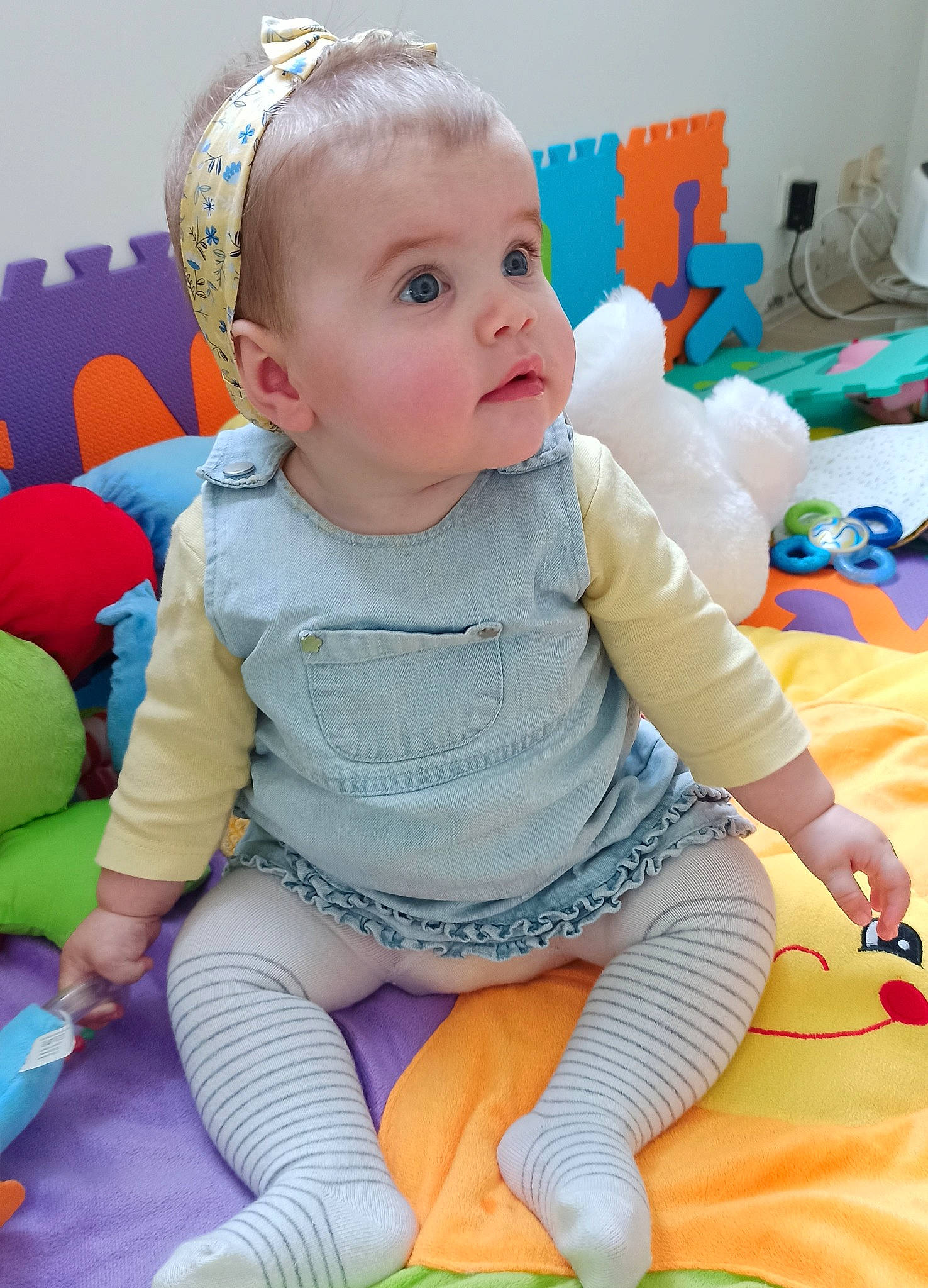 Laia a rejoint le concours — aidez-le/la à gagner de superbes lots ! baby, baby_products, cheek, child, person, play, sitting, skin, toddler, toy