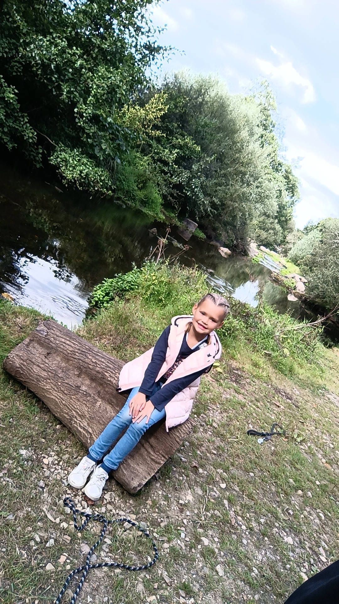 Léyna a rejoint le concours — aidez-le/la à gagner de superbes lots ! adventure, bag, boot, cloud, costume, fun, garden, grass, joy, landscape, leisure, luggage_and_bags, people_in_nature, person, plant, recreation, rock, shrub, sitting, sky