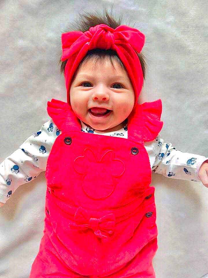 Maddy a rejoint le concours — aidez-le/la à gagner de superbes lots ! baby, baby_toddler_clothing, cap, child, collar, dress, eye, fashion_accessory, fun, gesture, happy, headwear, magenta, pattern, person, pink, sleeve, smile, street_fashion, t_shirt