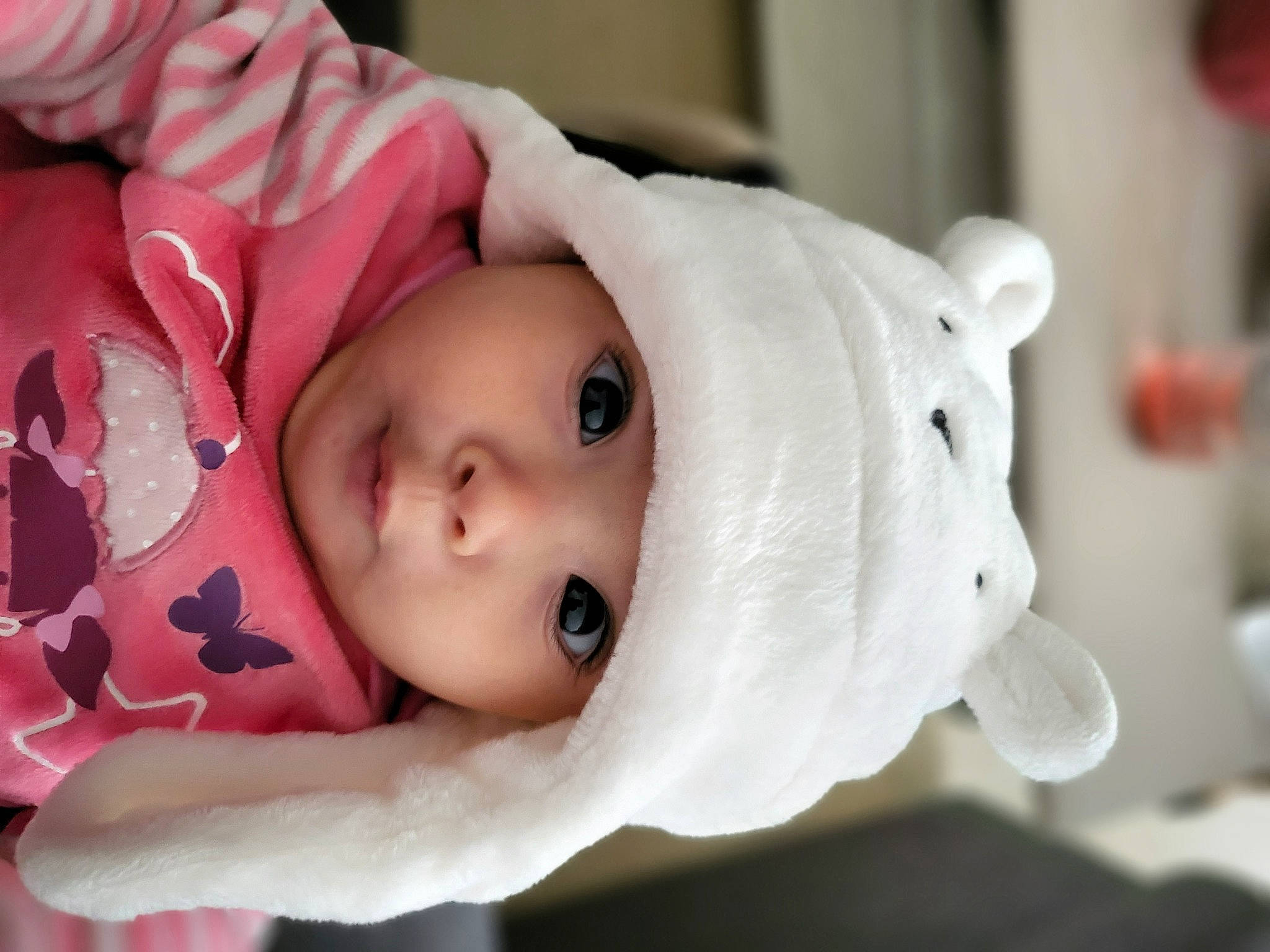 Lysanna participe au concours pour gagner de l'argent avec cette photo : baby, baby_toddler_clothing, cheek, child, eye, eyebrow, eyelash, face, fashion_accessory, fur, happy, hat, headgear, headwear, iris, lip, mouth, nose, person, skin