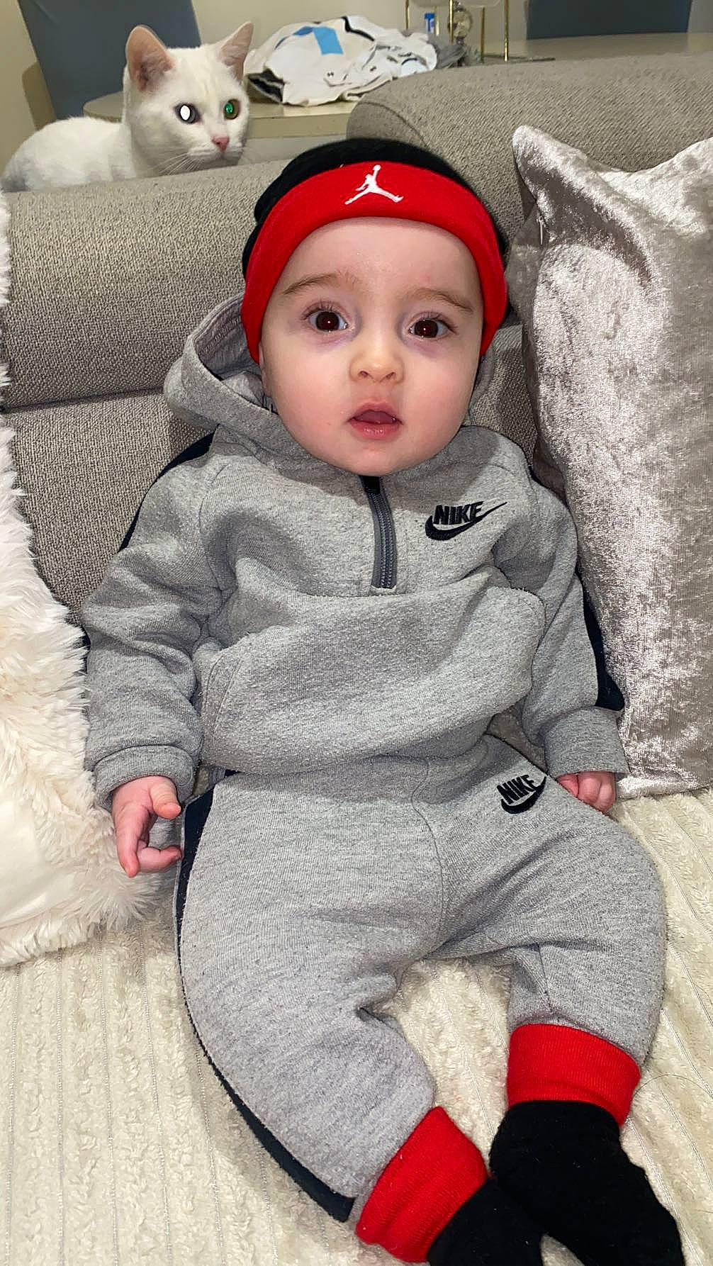 Kenan a rejoint le concours — aidez-le/la à gagner de superbes lots ! baby, baby_toddler_clothing, cap, cheek, child, comfort, eye, facial_expression, headwear, lip, mammal, nose, outerwear, pattern, person, product, skin, sleeve, standing, textile