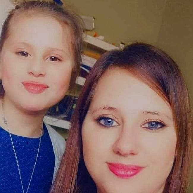 Louna participe au concours pour gagner de l'argent avec cette photo : cheek, chin, ear, eye, eye_liner, eyebrow, eyelash, face, facial_expression, forehead, hair, head, jaw, joy, lip, lipstick, neck, nose, organ, person