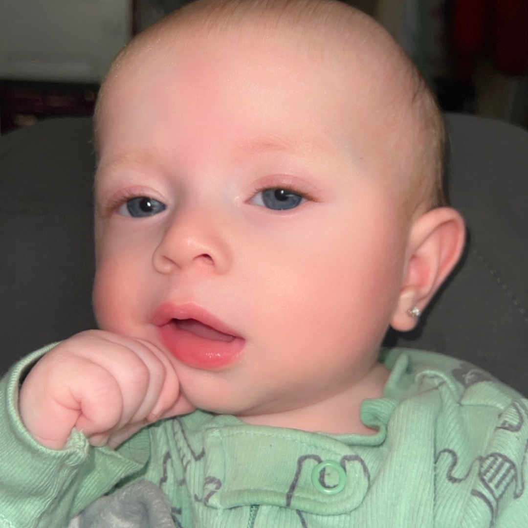 Yamari is registered to the contest to win money with this photo: accessories, baby, bodypart, clothing, ear, earring, face, finger, frown, hand, happy, head, jewelry, knitwear, newborn, person, photography, portrait, sad, sweater