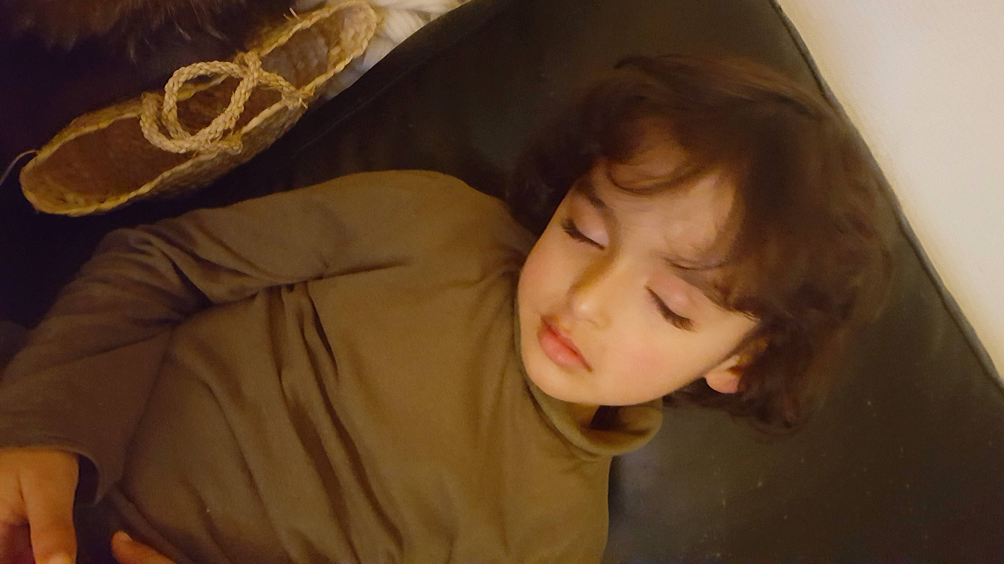 Adam a rejoint le concours — aidez-le/la à gagner de superbes lots ! baby, cheek, comfort, ear, eyebrow, eyelash, forehead, fun, hair, happy, iris, lip, long_hair, mouth, neck, nose, person, skin, sleeve, toddler