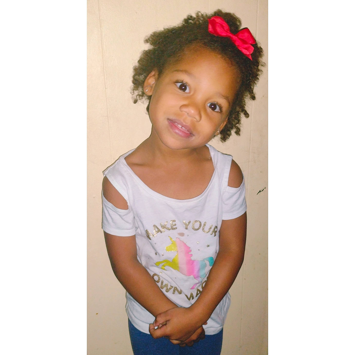 Divina is registered to the contest to win money with this photo: arm, baby_toddler_clothing, cheek, chin, clothing, elbow, eye, eyebrow, face, gesture, hair, happy, head, joy, neck, person, plant, sleeve, smile, t_shirt