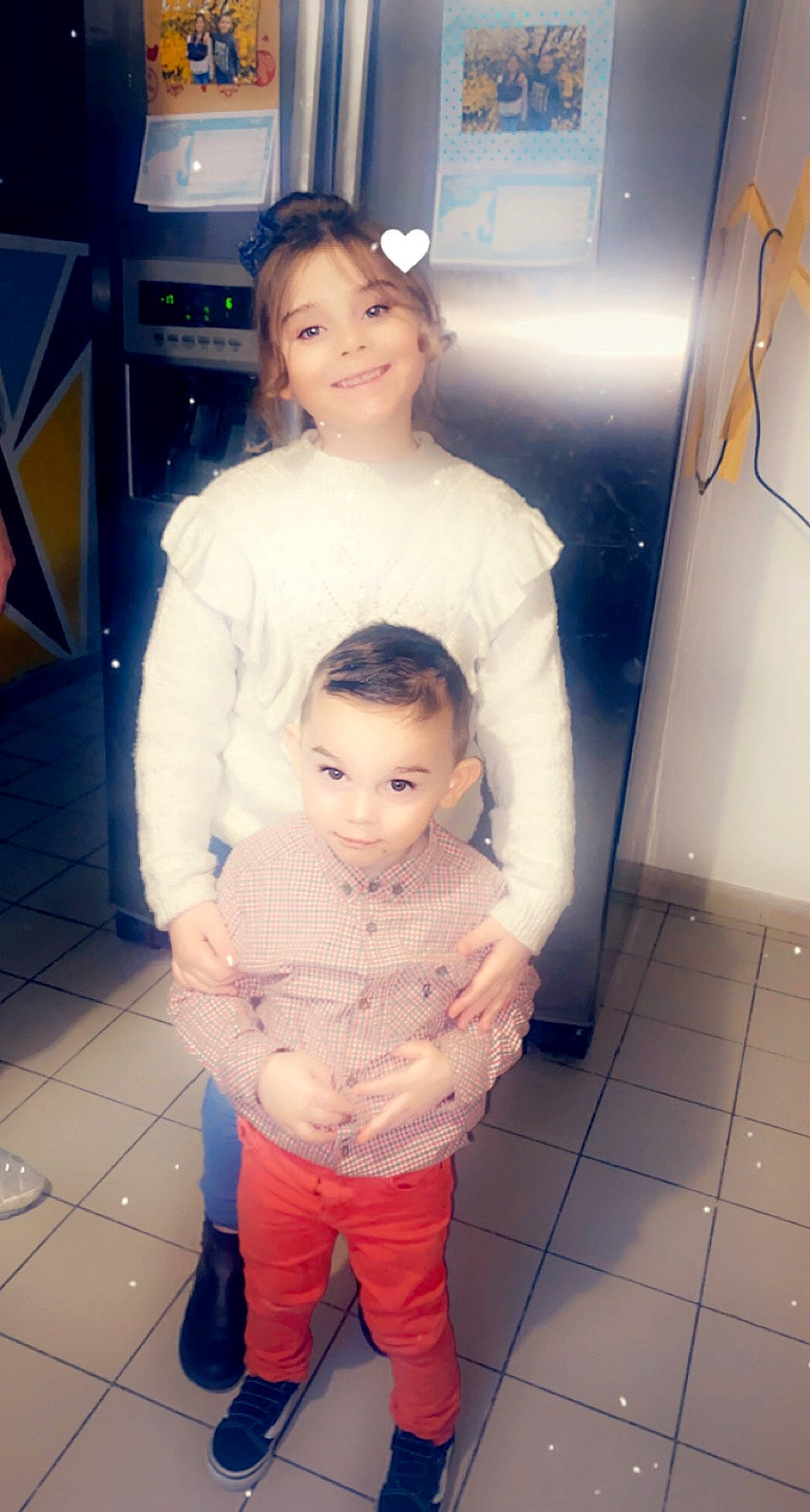 Lyvana a rejoint le concours — aidez-le/la à gagner de superbes lots ! arm, baby, baby_toddler_clothing, cheek, child, chin, eye, flash_photography, flooring, fun, gesture, happy, human_body, iris, joy, nose, person, sitting, skin, sleeve