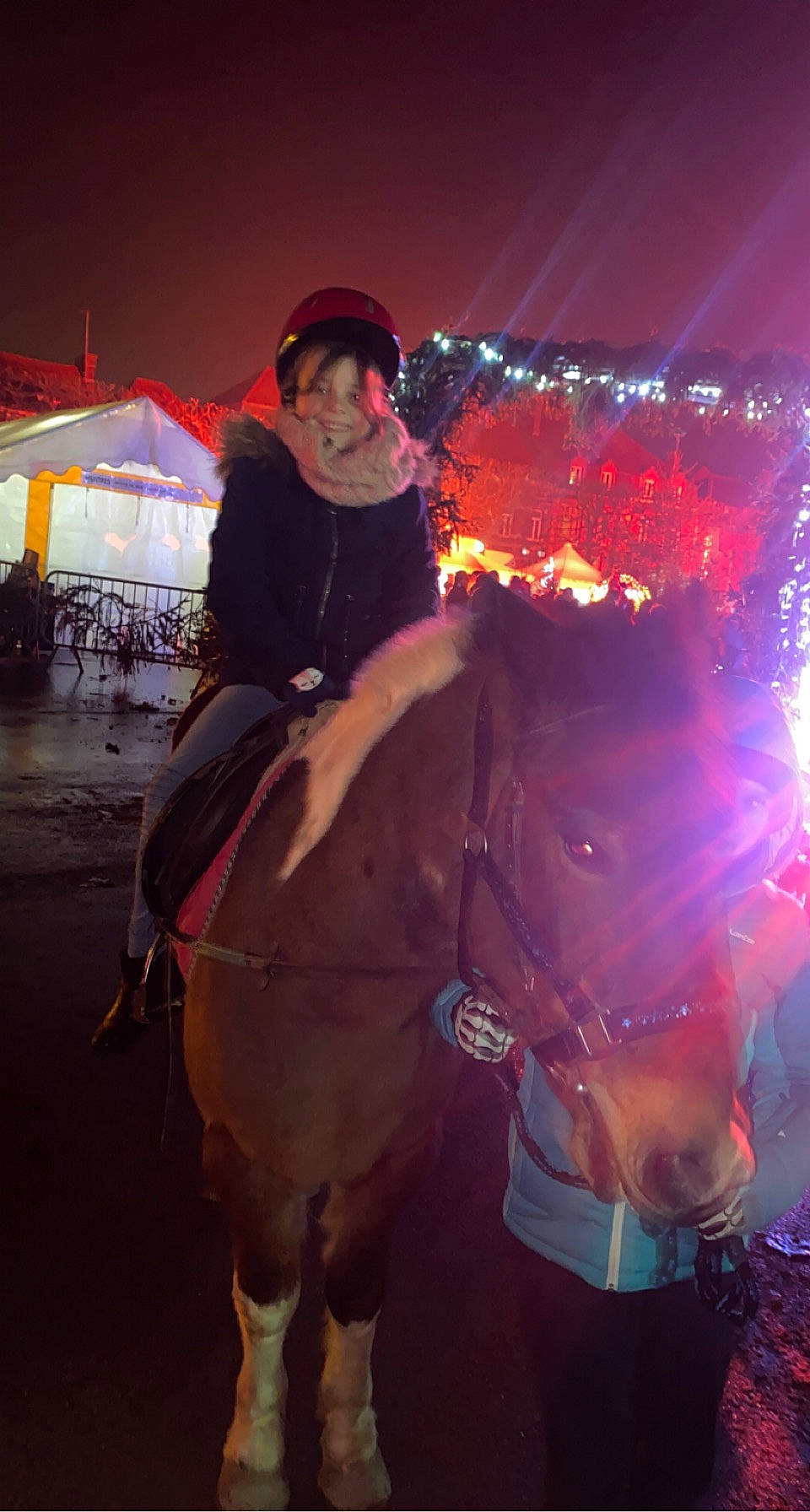 Lyvana a rejoint le concours — aidez-le/la à gagner de superbes lots ! bit, bridle, entertainment, event, fun, horse, horse_supplies, horse_tack, magenta, midnight, pack_animal, person, pink, purple, recreation, rein, saddle, smile, tradition, tree