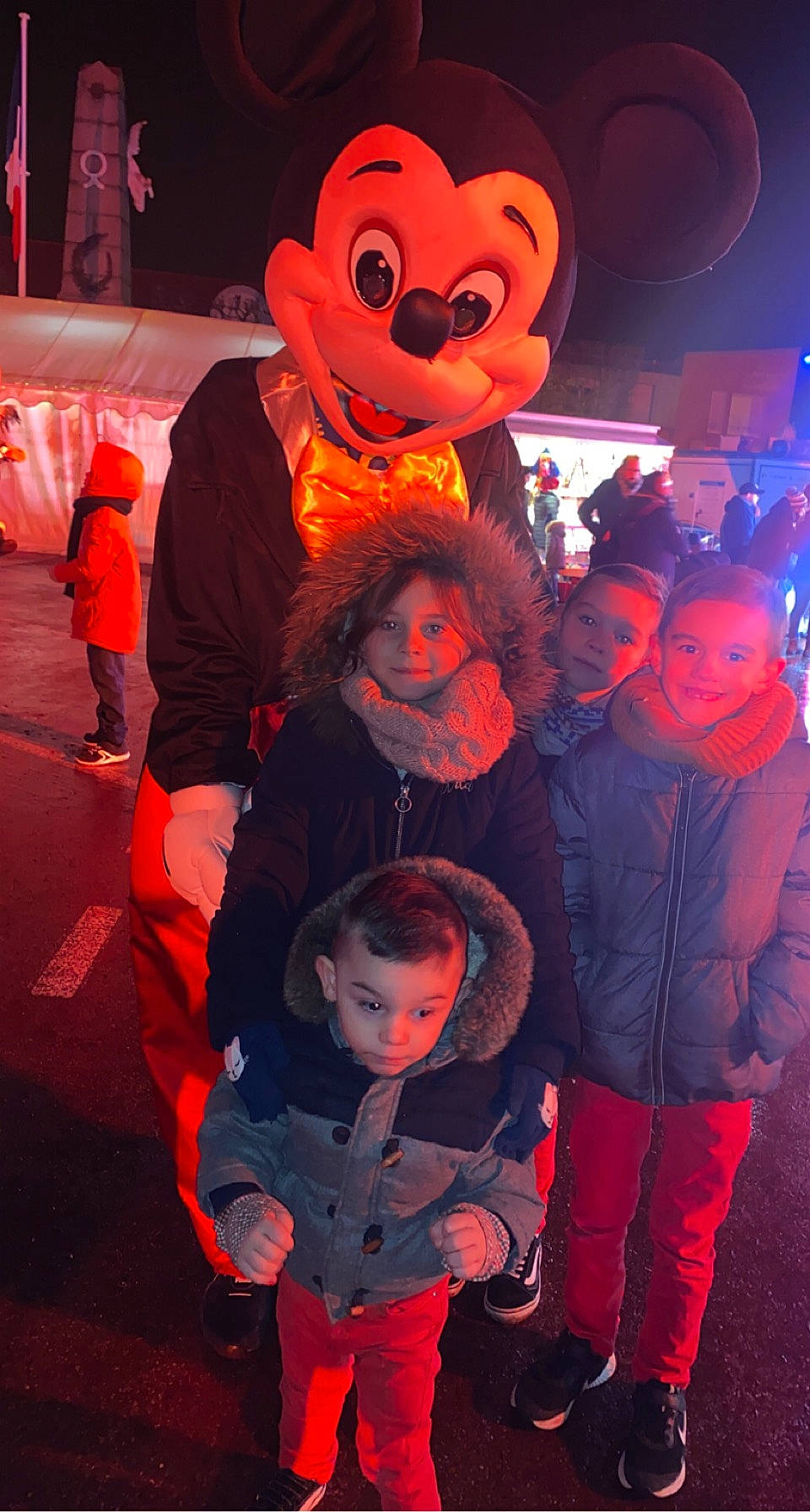 Lyvana a rejoint le concours — aidez-le/la à gagner de superbes lots ! costume, event, fun, happy, hat, jacket, joy, leisure, magenta, mascot, orange, organ, outerwear, person, photograph, recreation, red, smile, snapshot, toddler