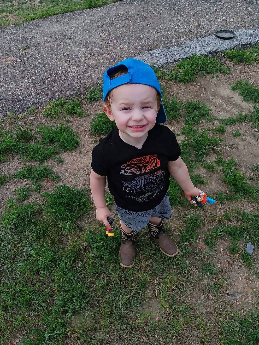 Leonidas is registered to the contest to win money with this photo: asphalt, baby, baby_toddler_clothing, child, fun, grass, grass_family, grassland, happy, hat, headgear, headwear, joy, landscape, lawn, people_in_nature, person, plant, recreation, smile