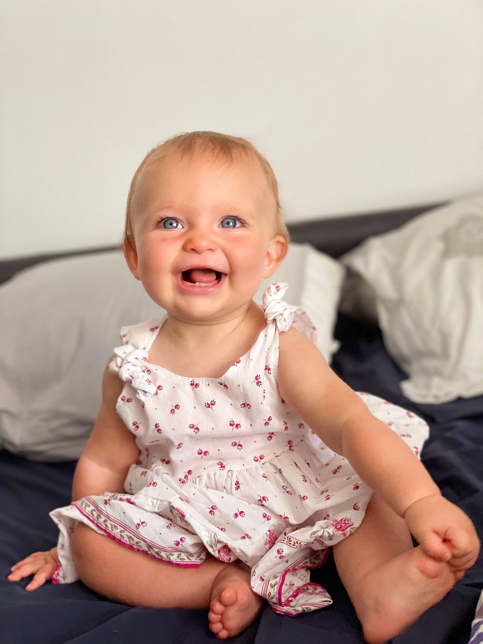 Alba a rejoint le concours — aidez-le/la à gagner de superbes lots ! arm, baby, baby_toddler_clothing, cheek, child, comfort, dress, face, finger, flash_photography, happy, head, iris, joint, joy, person, pink, shoulder, skin, sleeve