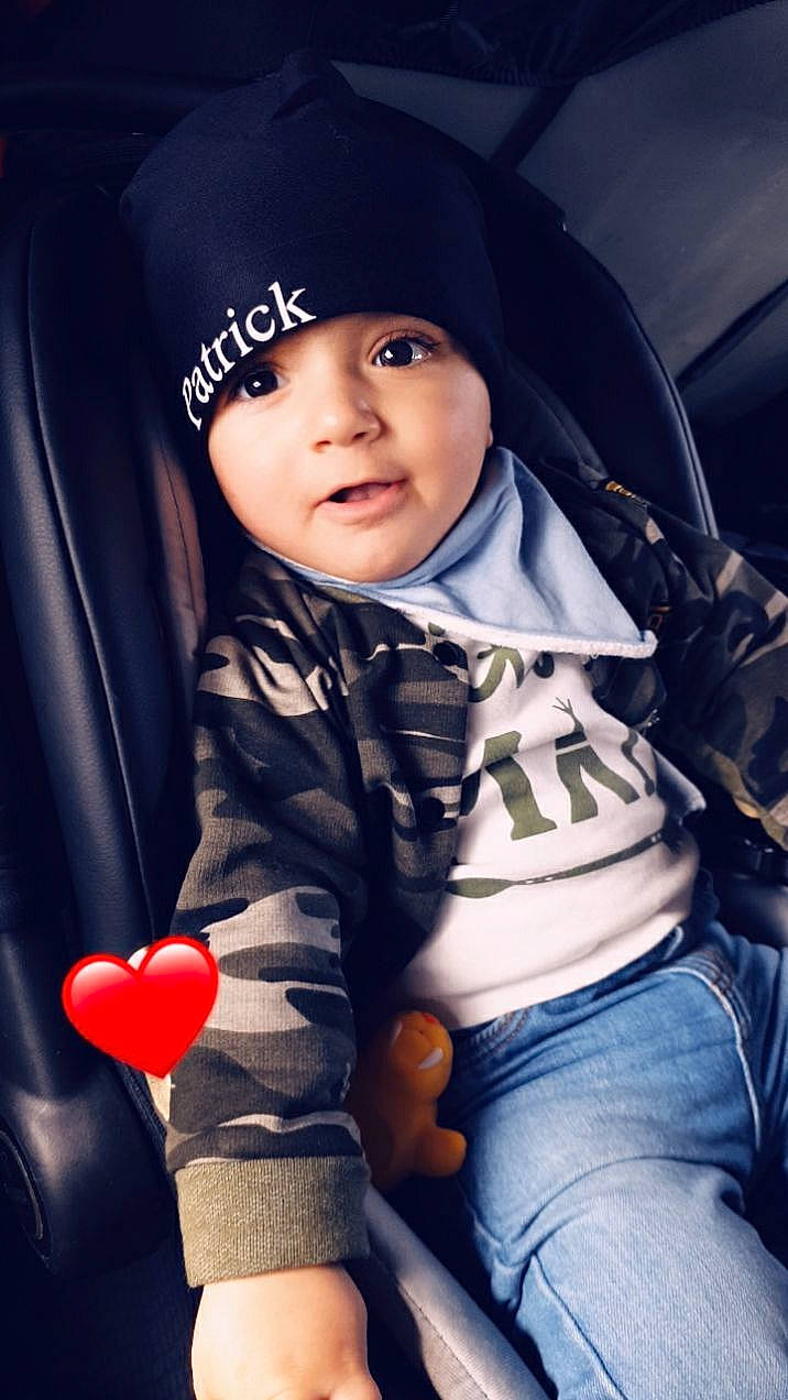 Patrick a rejoint le concours — aidez-le/la à gagner de superbes lots ! baby, baby_carriage, balloon, beauty, cap, child, comfort, cool, electric_blue, finger, flash_photography, fun, happy, headwear, jeans, lip, organ, outerwear, person, skin