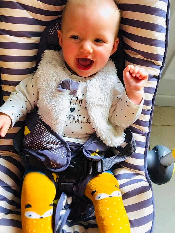 Lilou a rejoint le concours — aidez-le/la à gagner de superbes lots ! baby, baby_products, cheek, child, person, play, product, skin, toddler, yellow