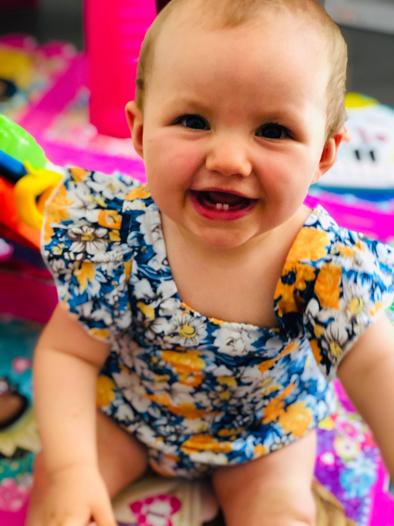 Lilou participe au concours pour gagner de l'argent avec cette photo : baby, baby_products, cheek, child, ear, face, facial_expression, fun, happy, head, joy, lip, person, pink, play, skin, smile, toddler, toy, tummy_time