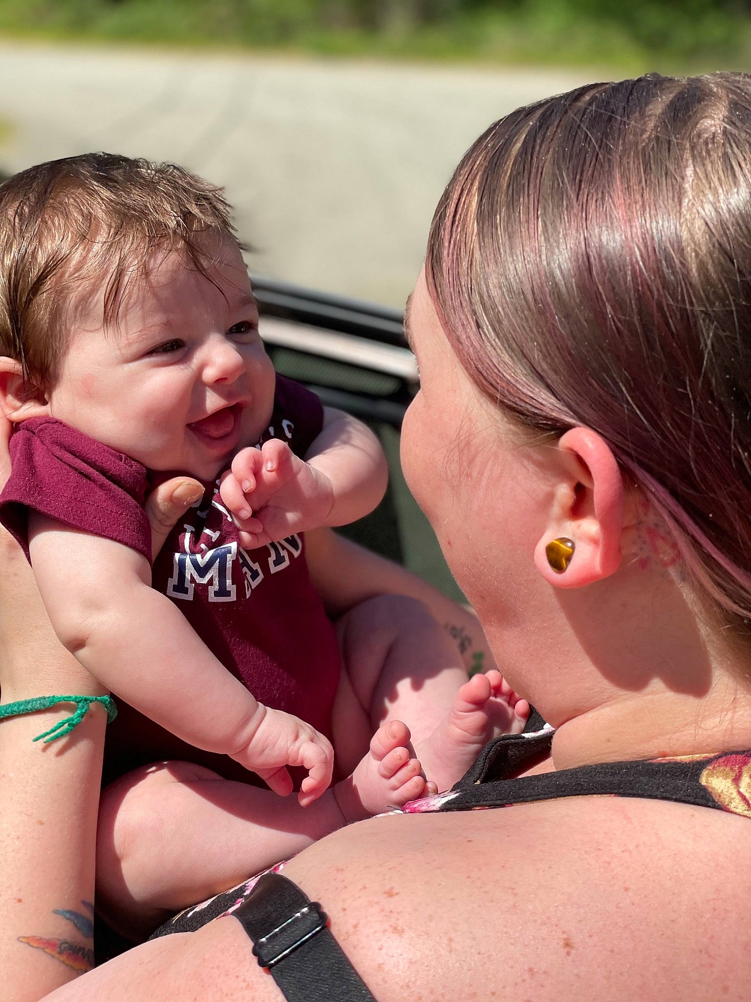 Dresden is registered to the contest to win money with this photo: earrings, eyelash, finger, fun, gesture, grass, happy, human_body, joint, lip, mouth, people, person, photograph, pink, red, shoulder, skin, summer, toddler