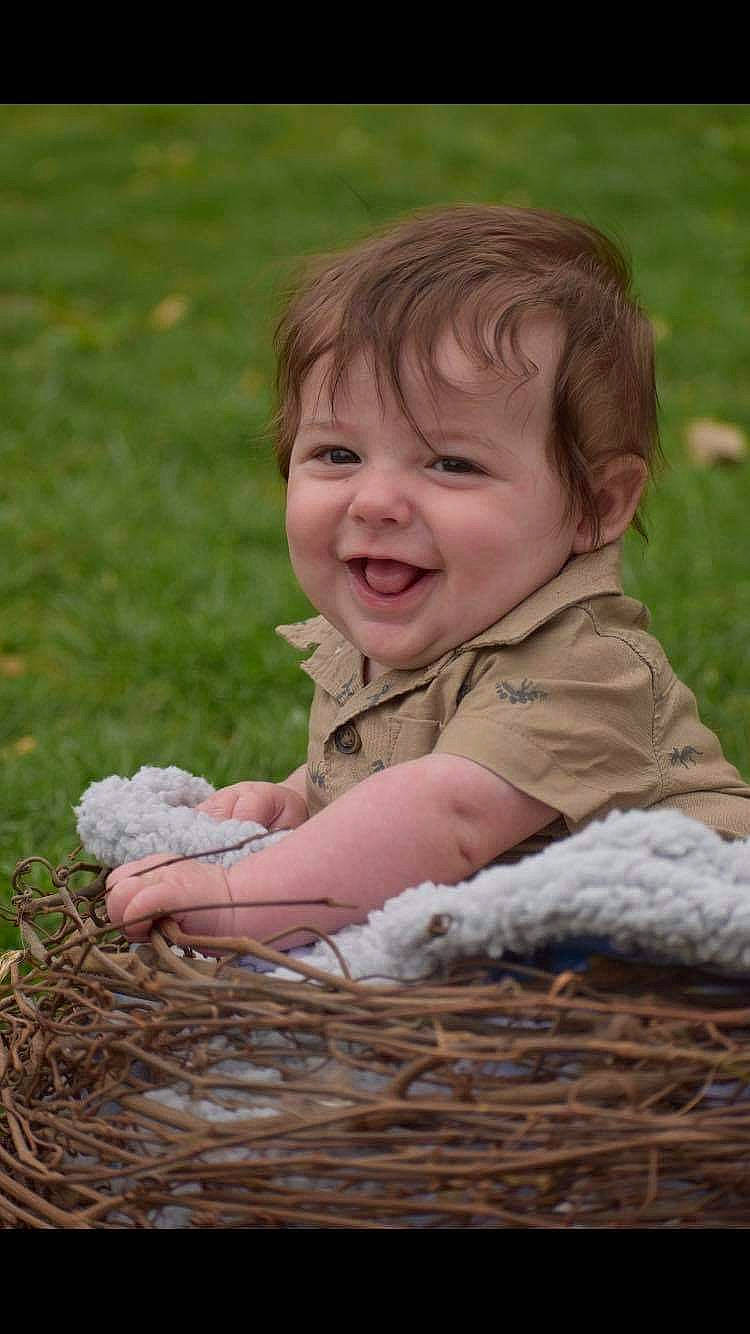 Dresden is registered to the contest to win money with this photo: baby, baby_toddler_clothing, child, eye, finger, fun, grass, grass_family, grassland, happy, joy, leaf, mammal, meadow, people_in_nature, person, plant, skin, smile, toddler
