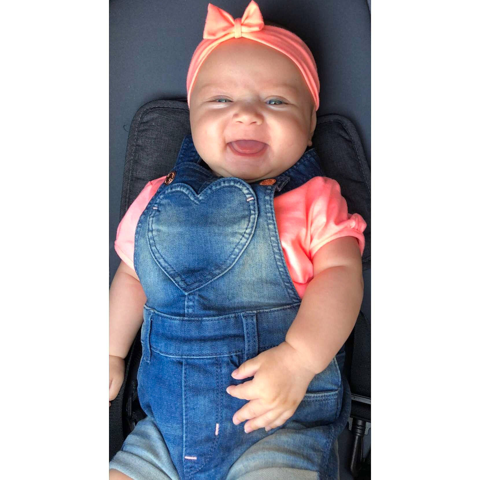 Chanel a rejoint le concours — aidez-le/la à gagner de superbes lots ! abdomen, baby, cheek, child, clothing, cool, denim, ear, face, head, headgear, hood, hoodie, jacket, jeans, nose, organ, outerwear, person, textile