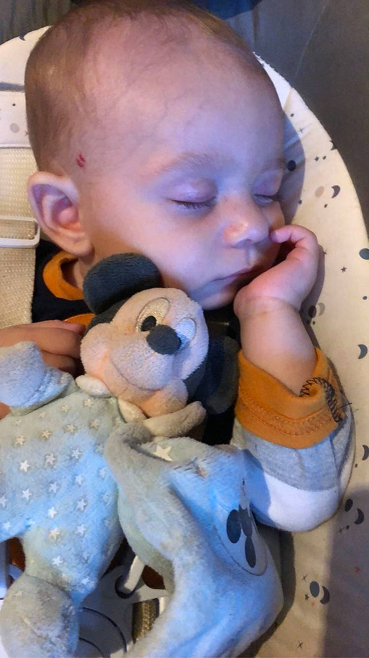 Lyam participe au concours pour gagner de l'argent avec cette photo : baby, baby_products, baby_toddler_clothing, baby_toys, child, comfort, fun, fur, happy, human_body, mammal, nose, person, plush, product, room, skin, stuffed_toy, teddy_bear, toddler